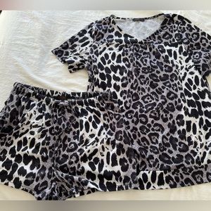 Avid Love pajama set, short and t-shirt. Size M, like new.